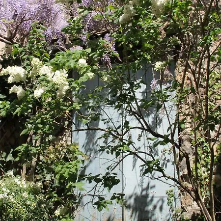 Guest house L'atelier De Saint-just *