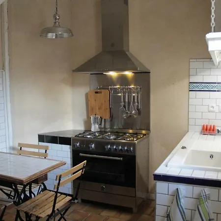 Guest house L'atelier De Saint-just *